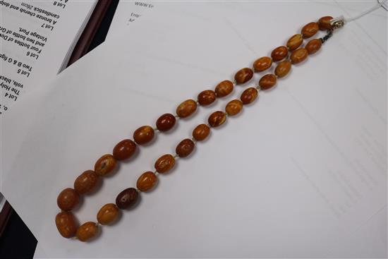 A single strand graduated oval amber bead necklace, with loose beads, gross weight 38 grams, 48cm.